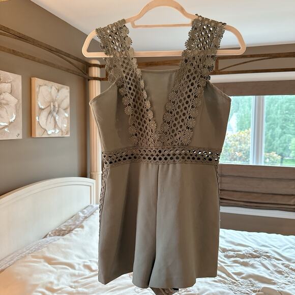 BLUSH BOUTIQUE Teal Blue Lace Trim Romper | Medium - Picture 3 of 11